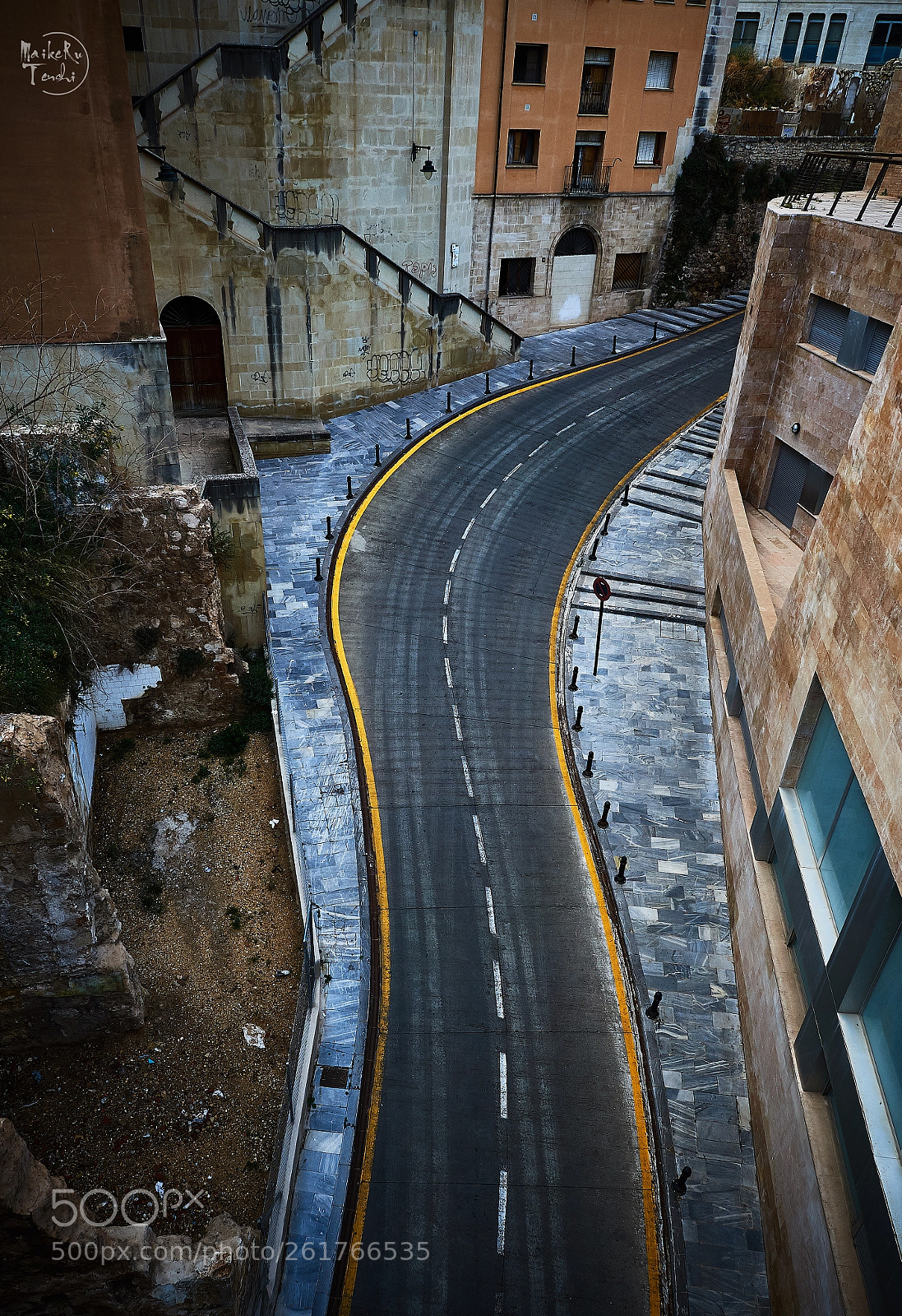 Olympus OM-D E-M5 II sample photo. Curves photography