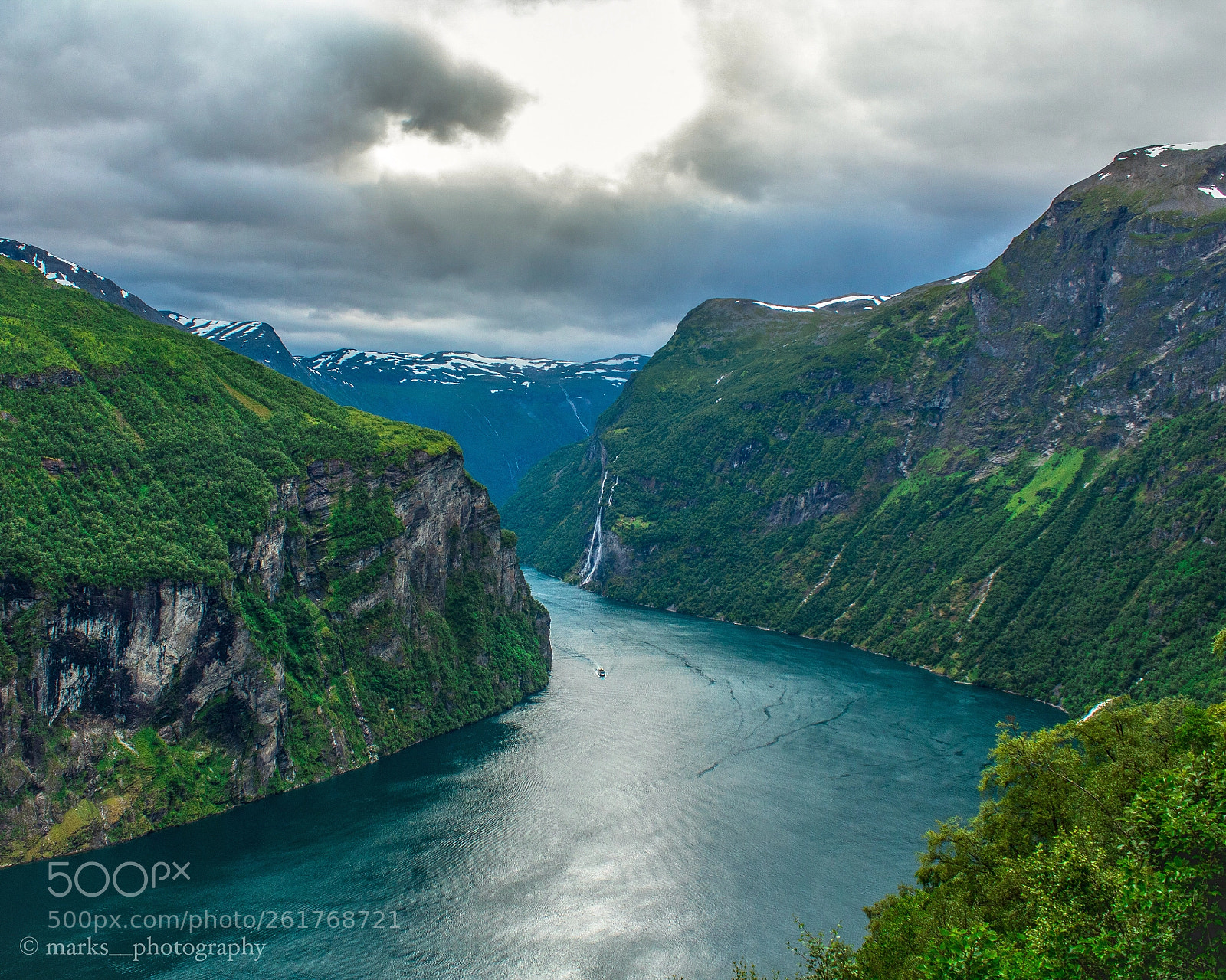 Canon EOS 1300D (EOS Rebel T6 / EOS Kiss X80) sample photo. Geirangerfjorden  photography