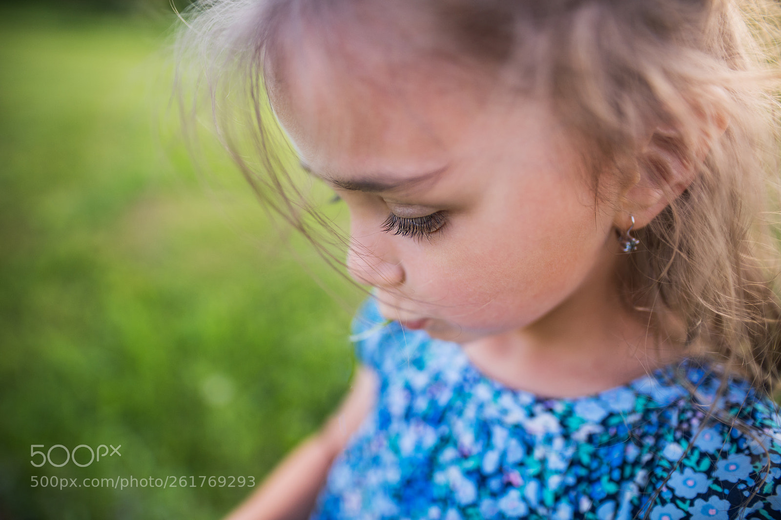 Nikon D5 sample photo. A small girl in photography