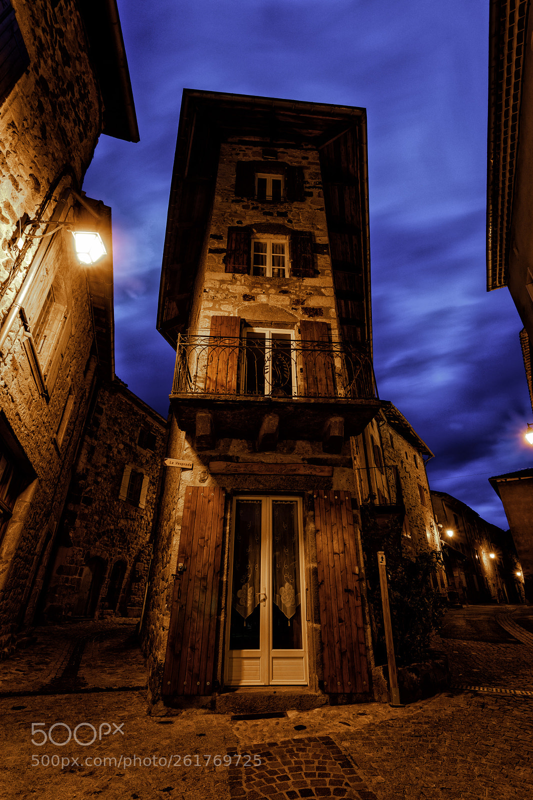 Canon EOS 5D Mark IV sample photo. Old town photography
