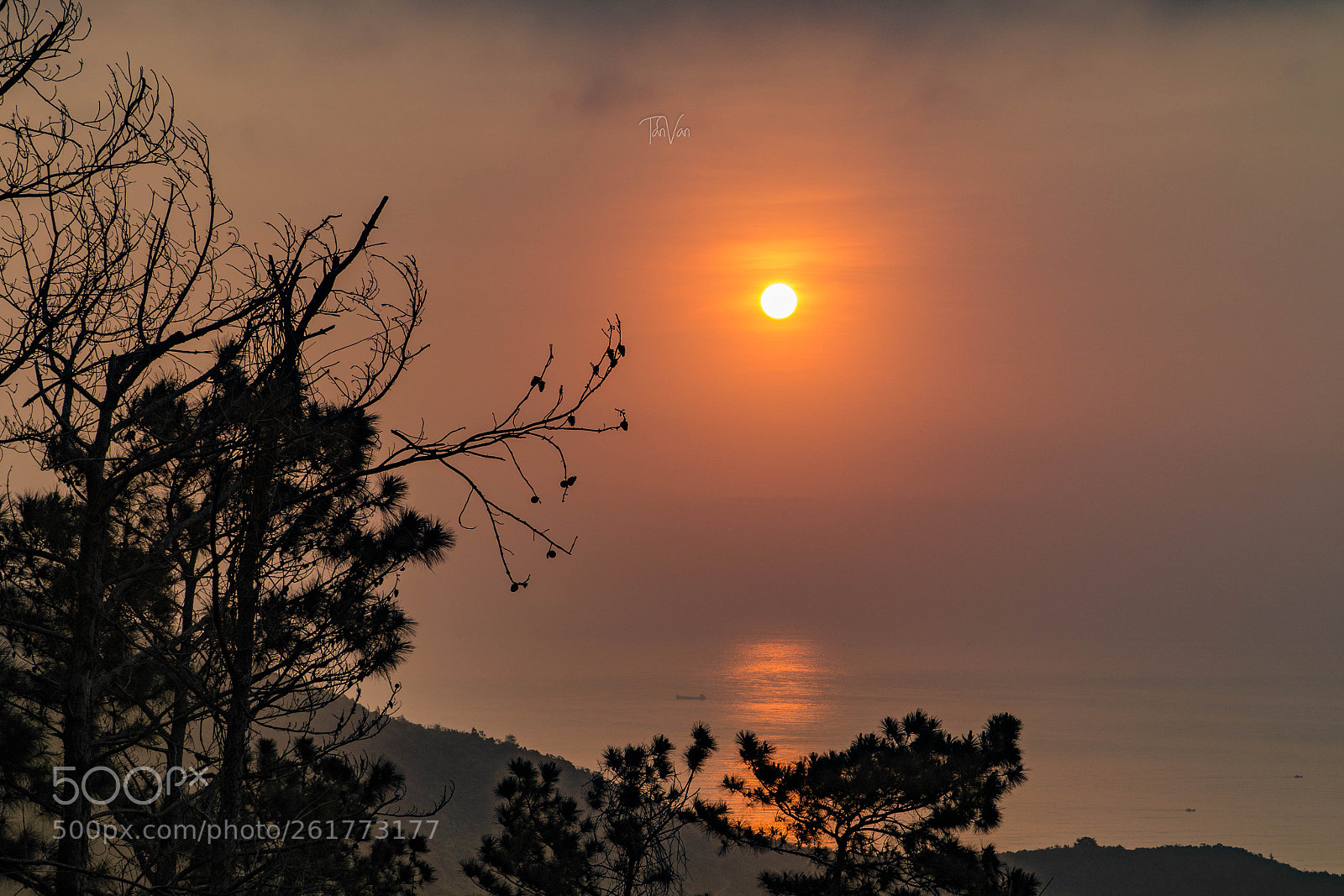 Sony a6000 sample photo. Sunrise in hai van photography