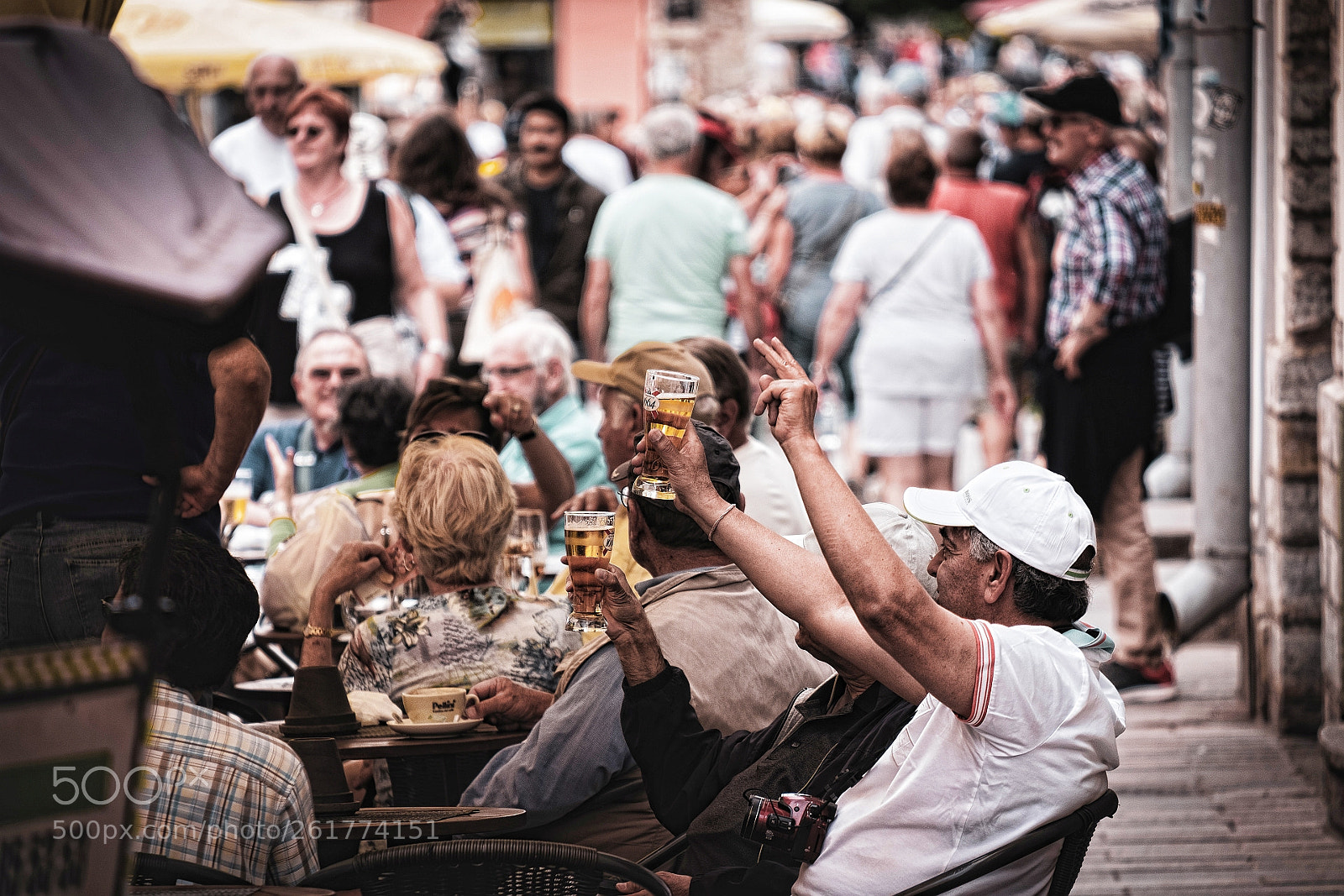 Fujifilm X-T20 sample photo. Keep that beer coming! photography