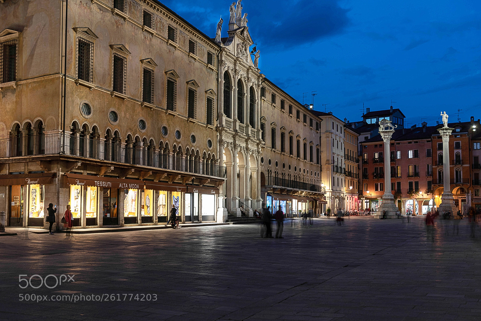 Nikon D810 sample photo. Piazza dei signori in photography
