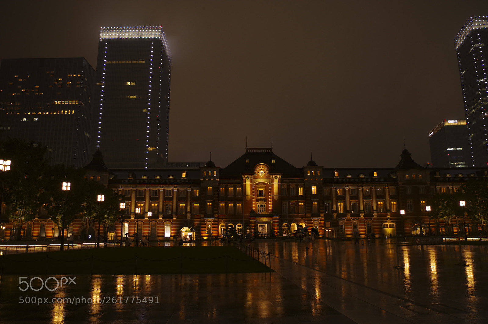 Pentax KP + smc PENTAX-DA L 18-55mm F3.5-5.6 sample photo. Tokyo station photography