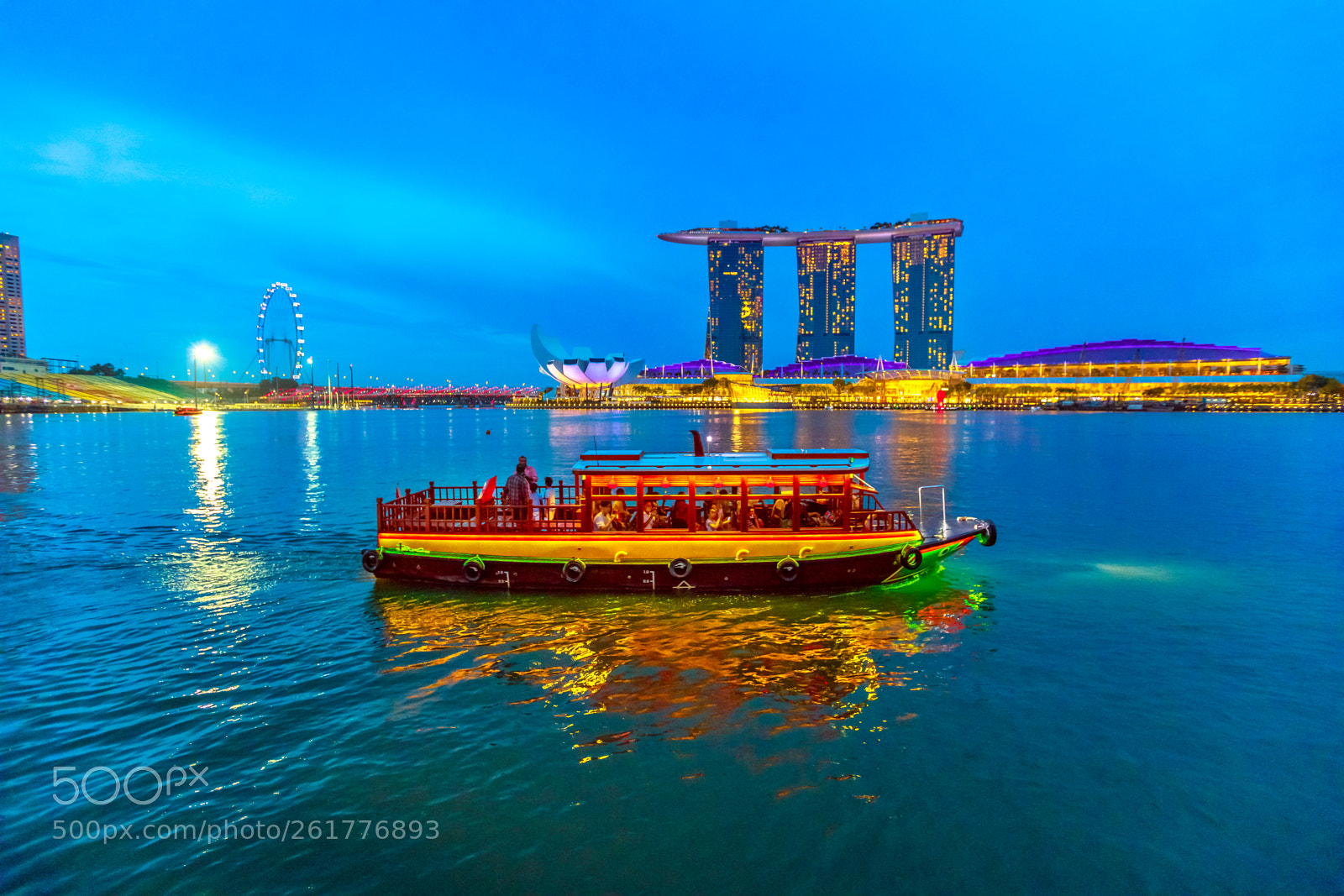 Canon EOS 5D Mark IV sample photo. Singapore harbor skyline photography