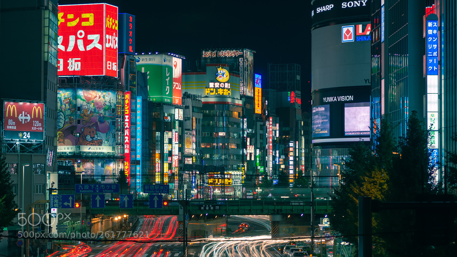 Olympus OM-D E-M10 sample photo. Welcome to shinjuku  photography