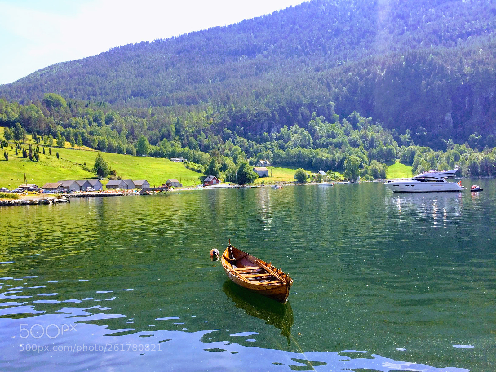Apple iPhone 5s sample photo. Happy norwegian has their photography