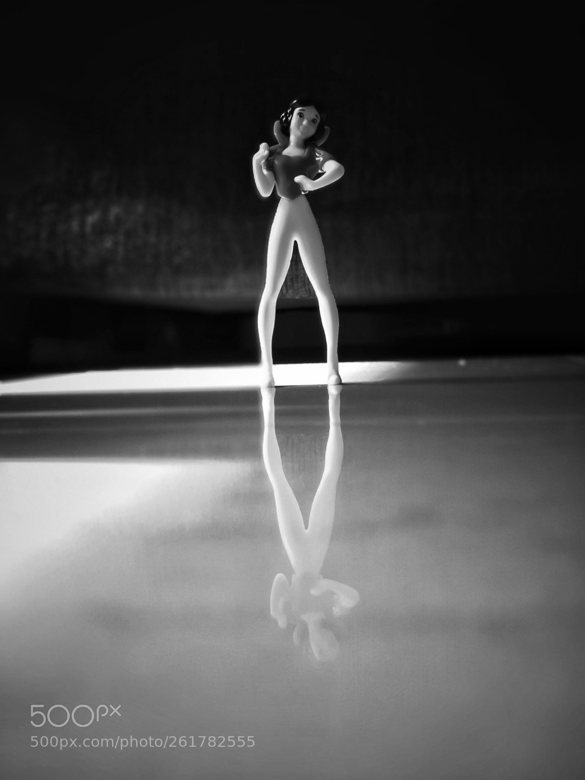 HUAWEI Honor View 10 sample photo. A monochrome power photography