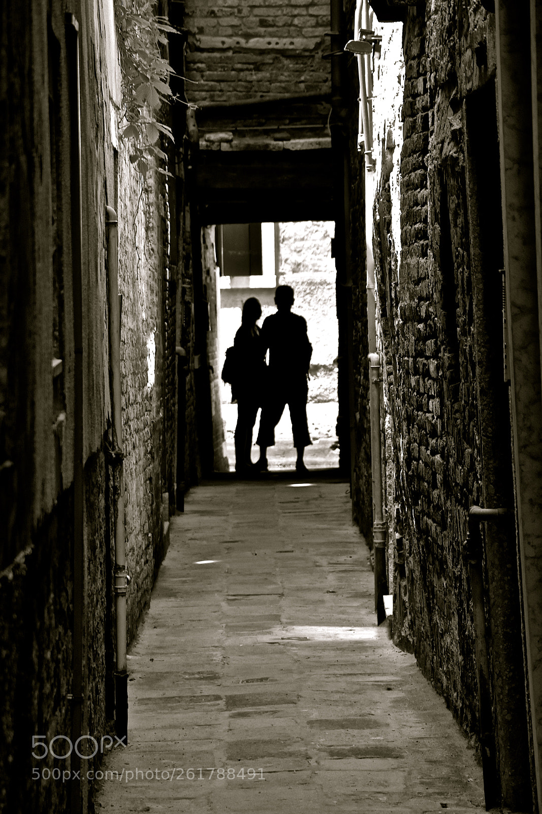 Nikon D5500 sample photo. Narrow calle in venice photography