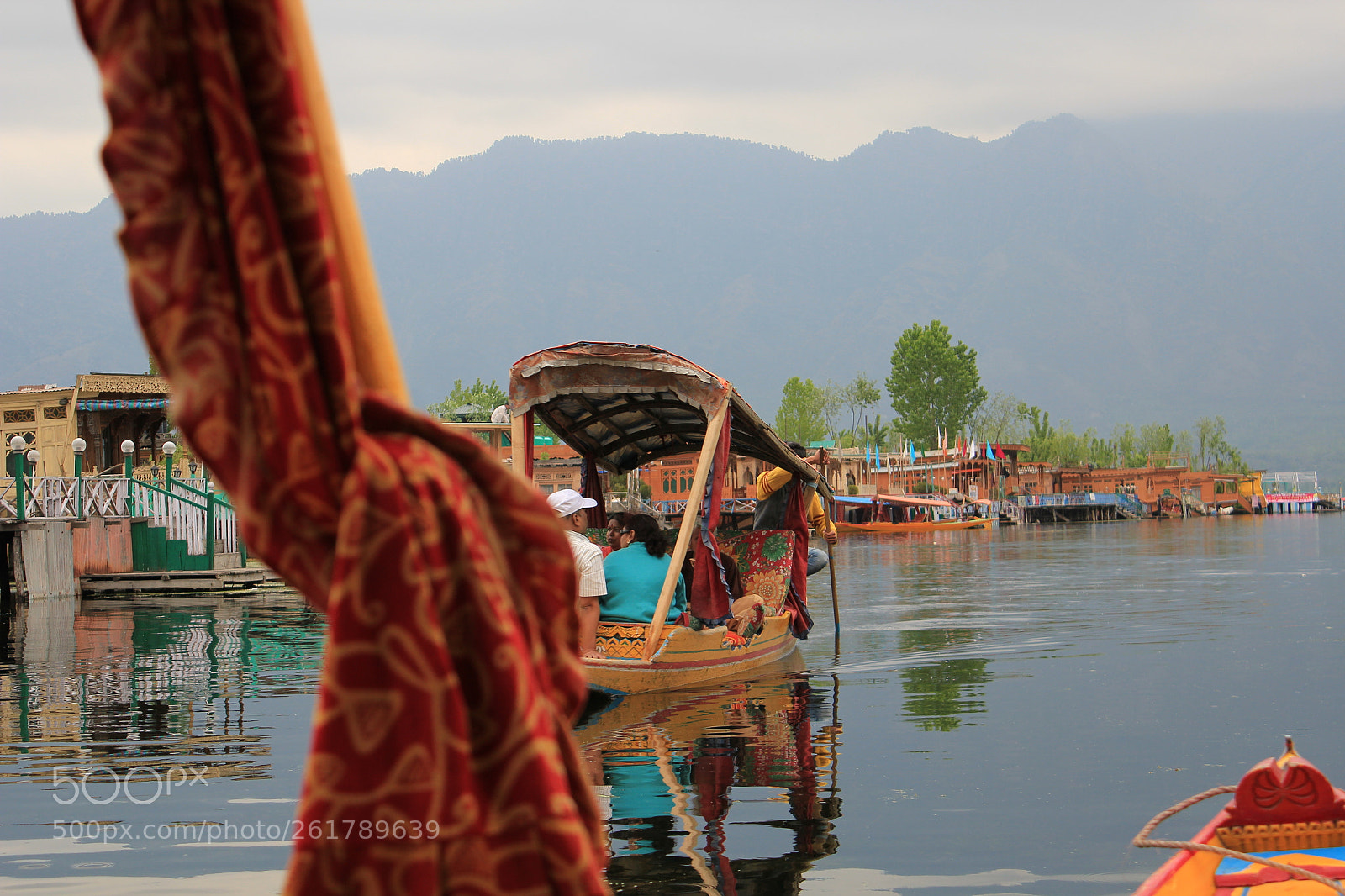 Canon EOS 550D (EOS Rebel T2i / EOS Kiss X4) sample photo. Boating on dal lake photography
