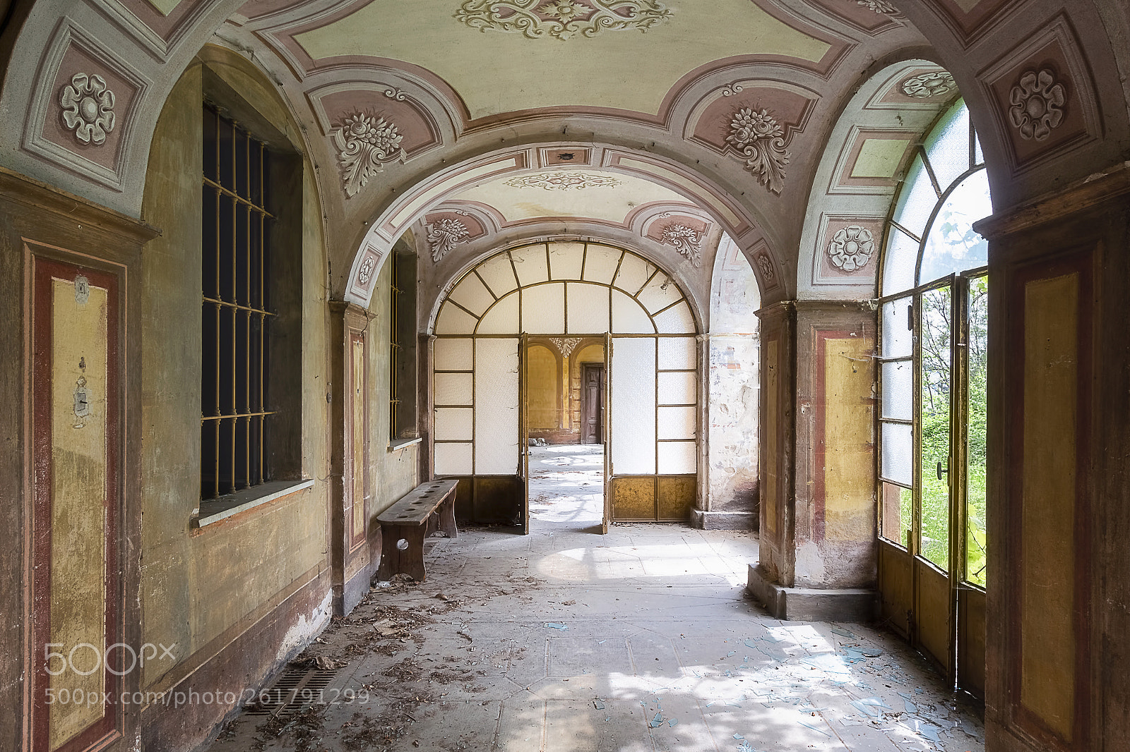 Canon EOS 650D (EOS Rebel T4i / EOS Kiss X6i) sample photo. Abandoned hallway. photography