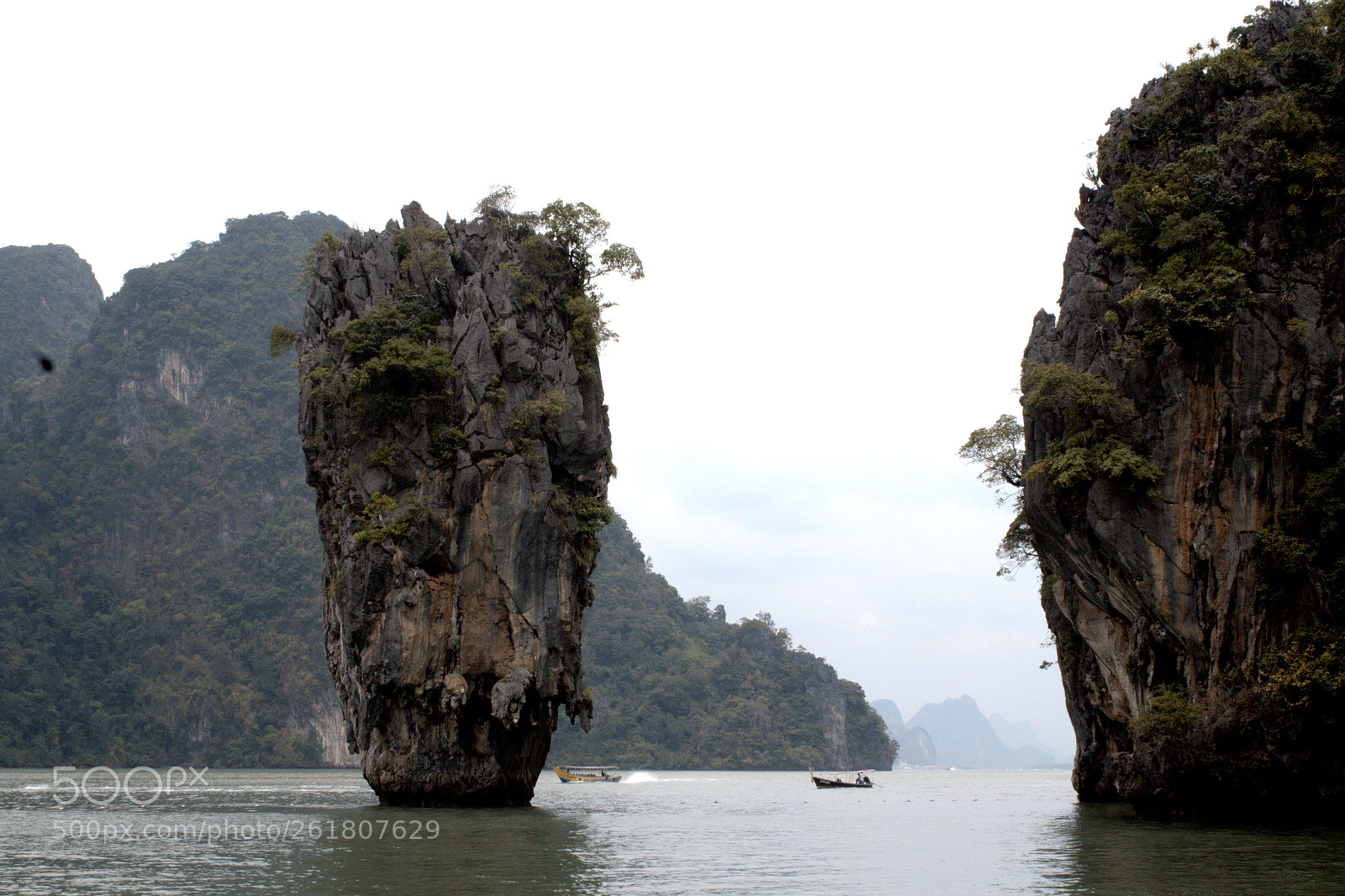 Canon EOS 1300D (EOS Rebel T6 / EOS Kiss X80) sample photo. James bond island near photography
