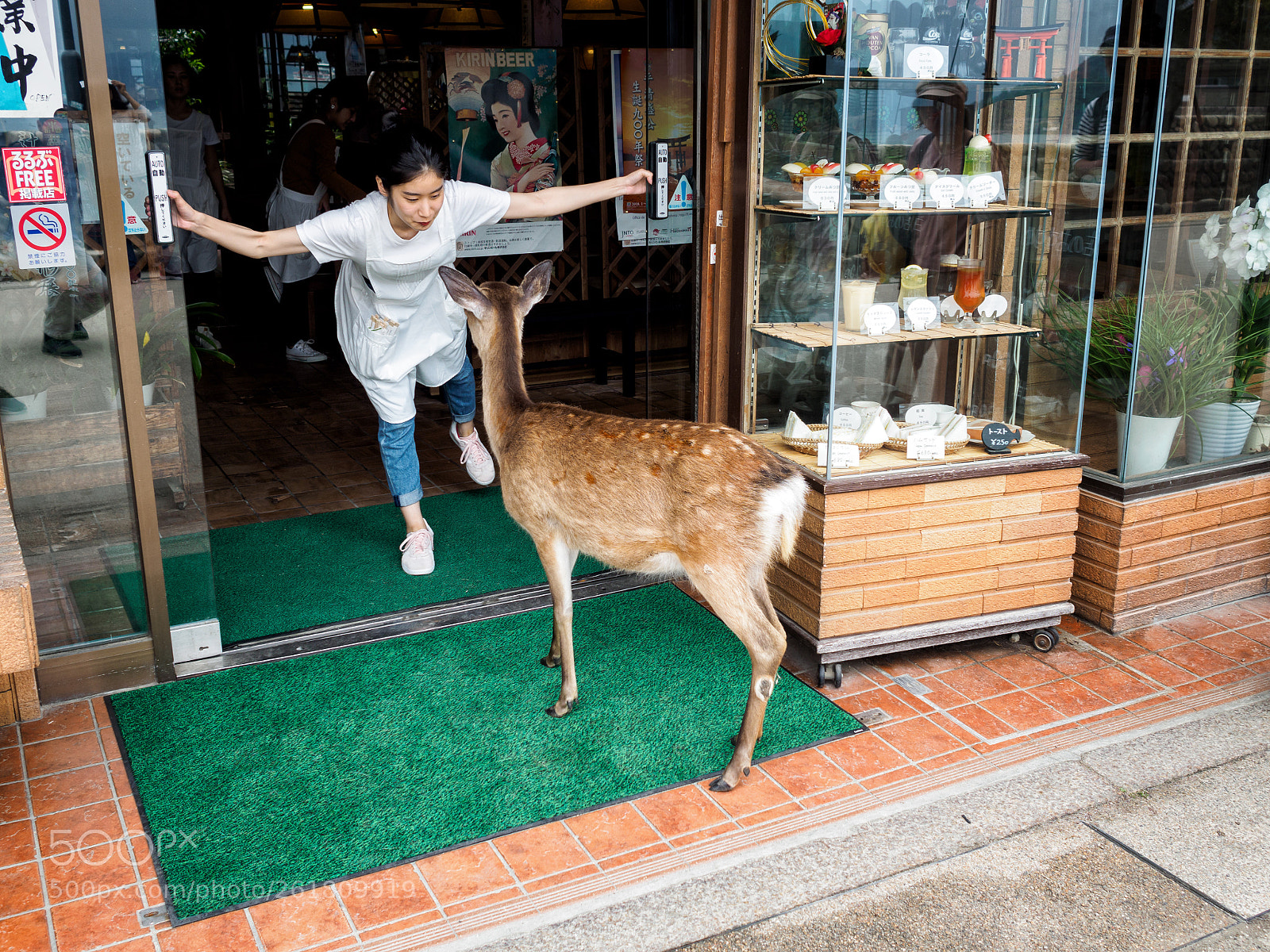 Olympus OM-D E-M5 II sample photo. Unwanted customer photography