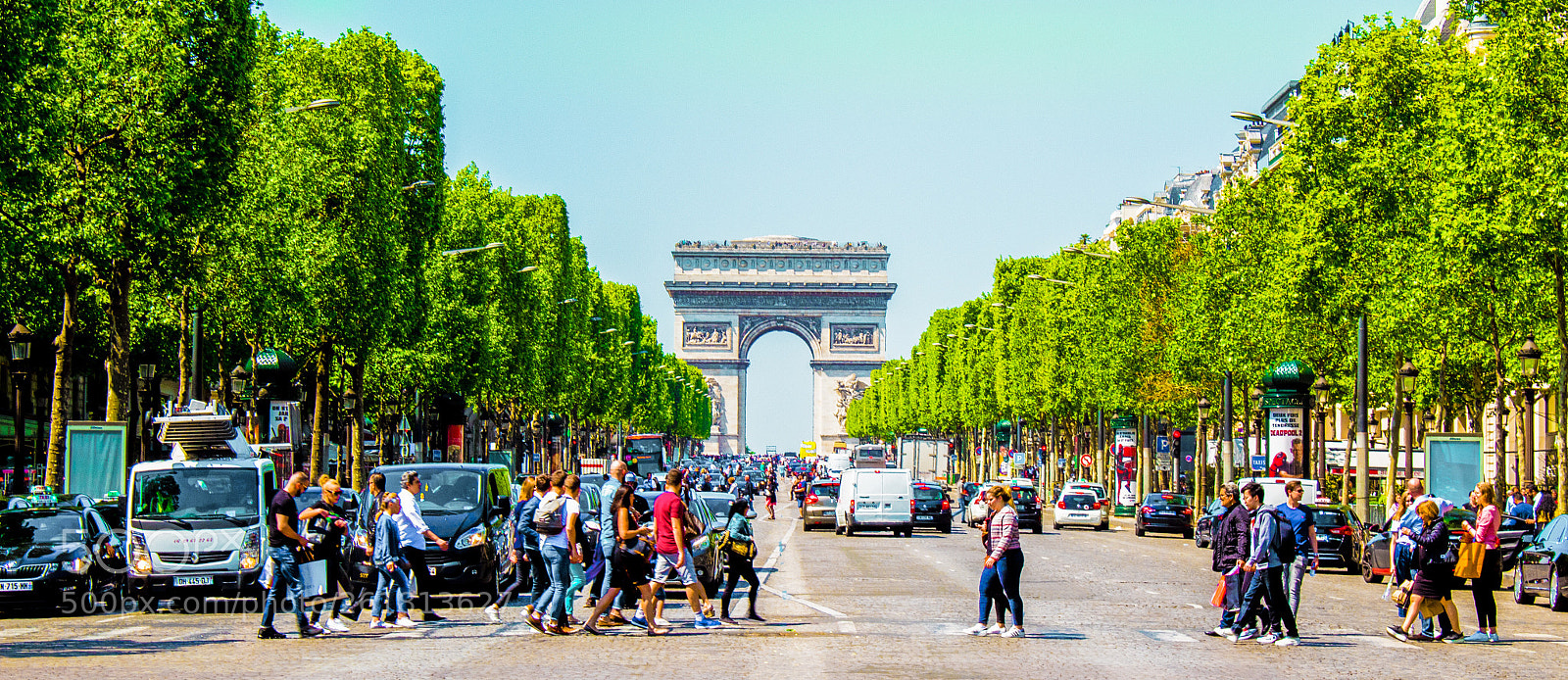 Canon EOS 1300D (EOS Rebel T6 / EOS Kiss X80) sample photo. Champs-Élysées photography