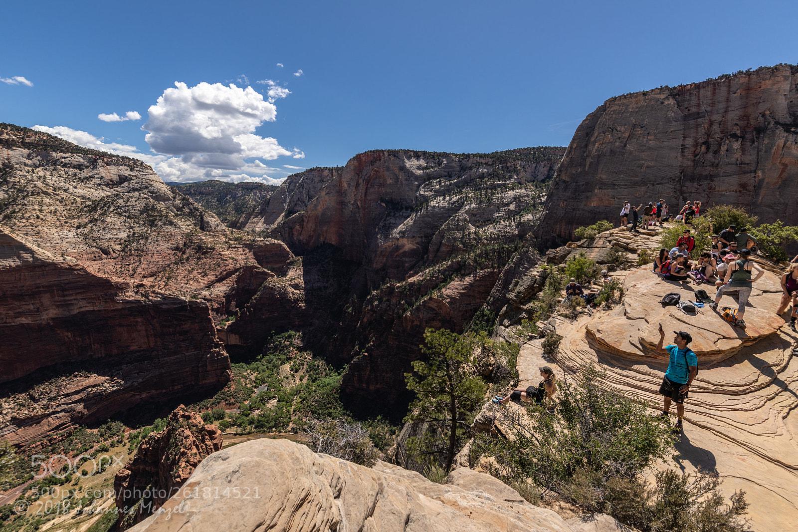 Canon EOS 5D Mark IV sample photo. Crowded overlook photography