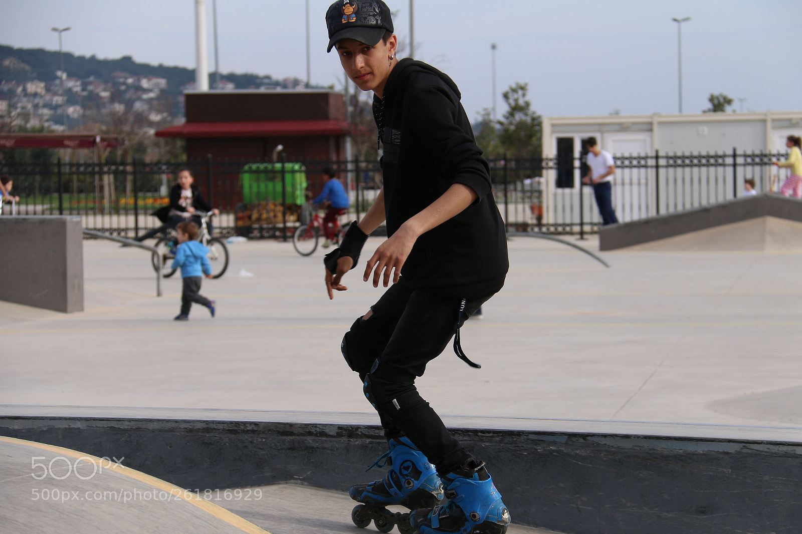 Canon EF-S 18-200mm F3.5-5.6 IS sample photo. Skater boy photography
