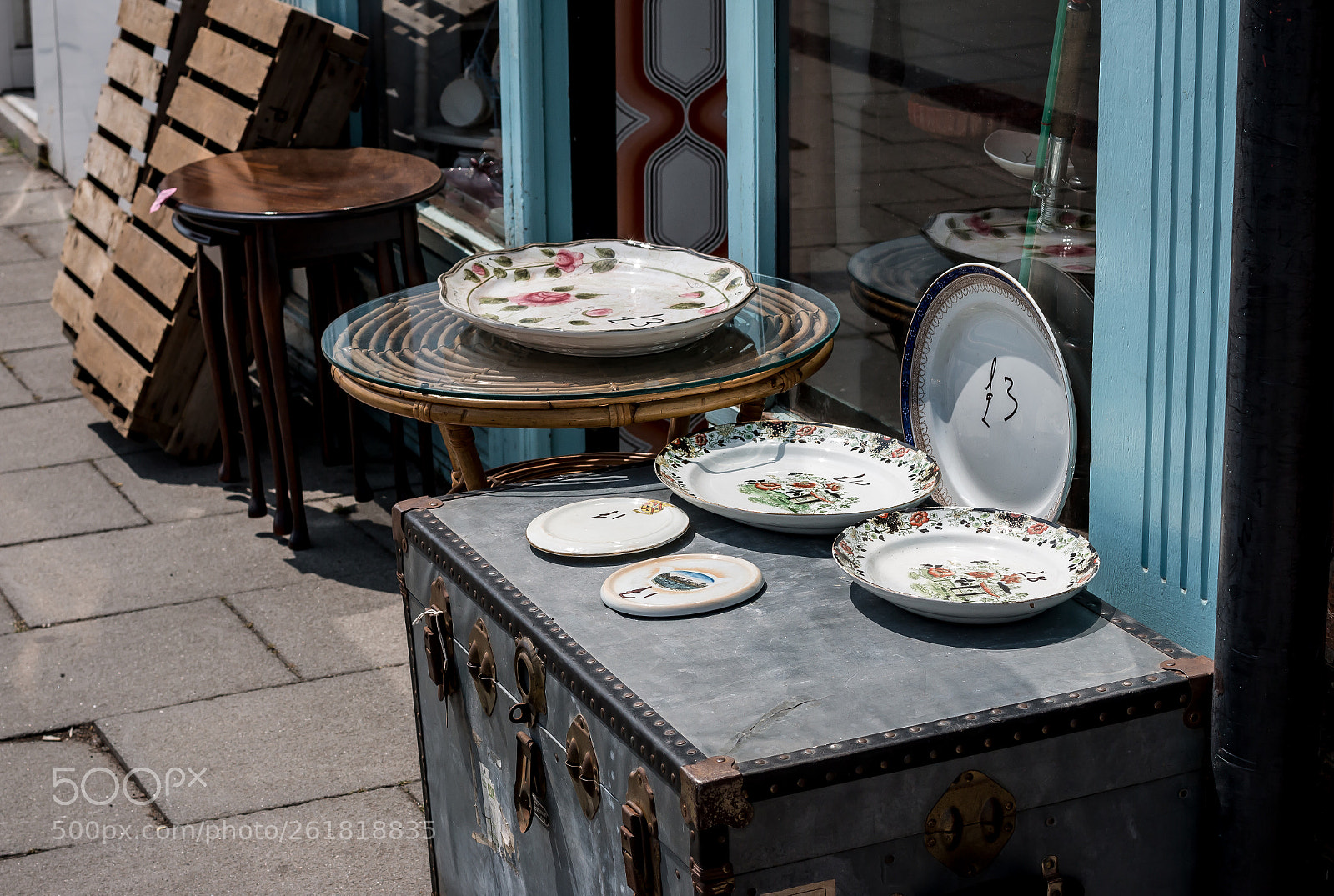 Canon EOS 70D sample photo. Outside of a antique photography