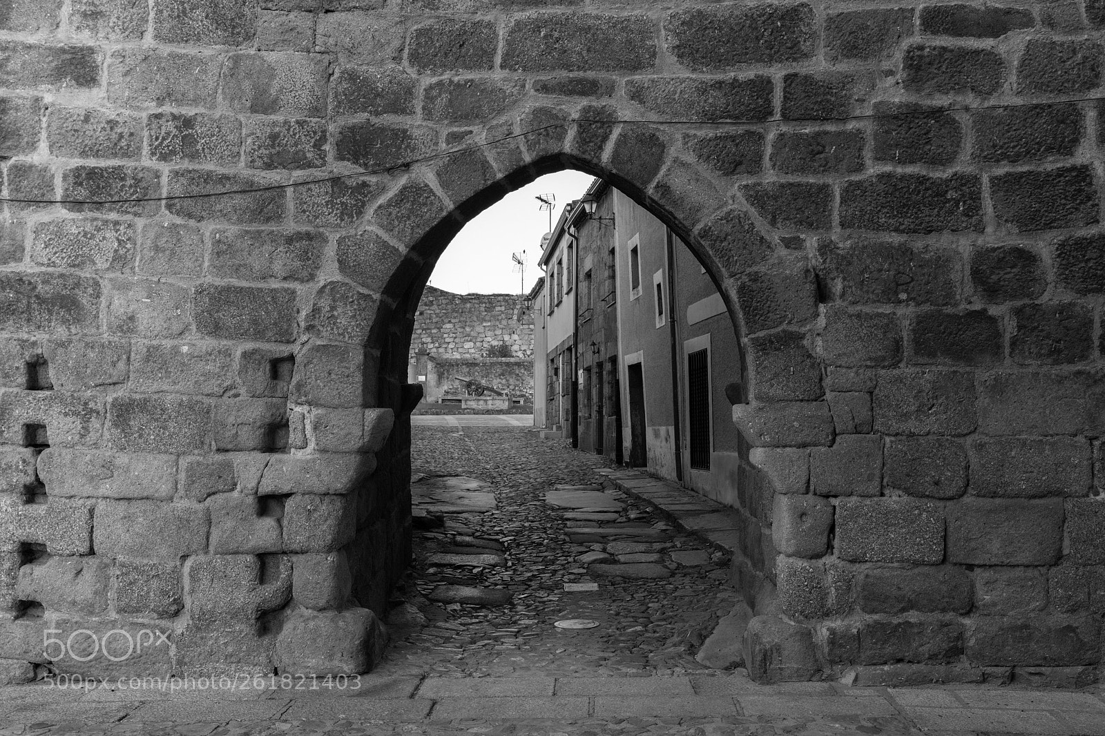 Canon EOS 6D Mark II sample photo. Puerta medieval en san photography