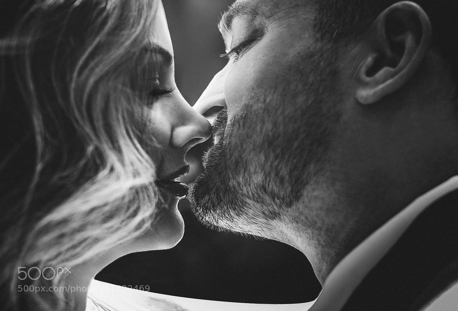 Canon EOS 5D Mark IV sample photo. The kiss photography