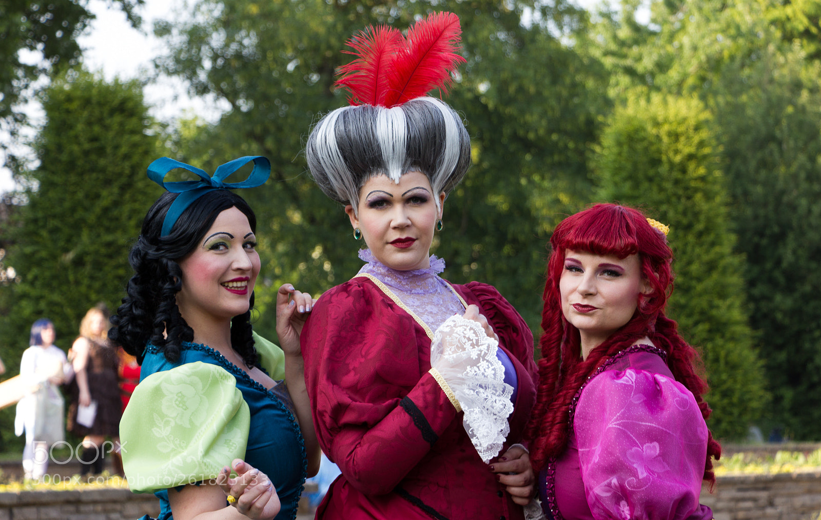 Canon EOS 550D (EOS Rebel T2i / EOS Kiss X4) sample photo. Three ladies cosplaying photography