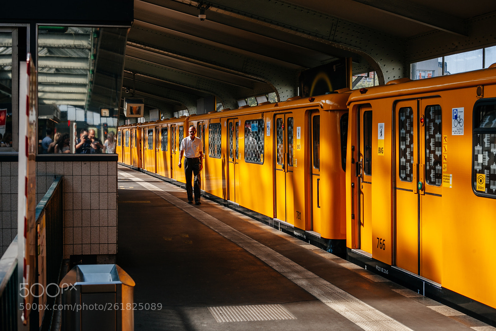 Canon EOS 5D Mark II sample photo. Berlin life photography