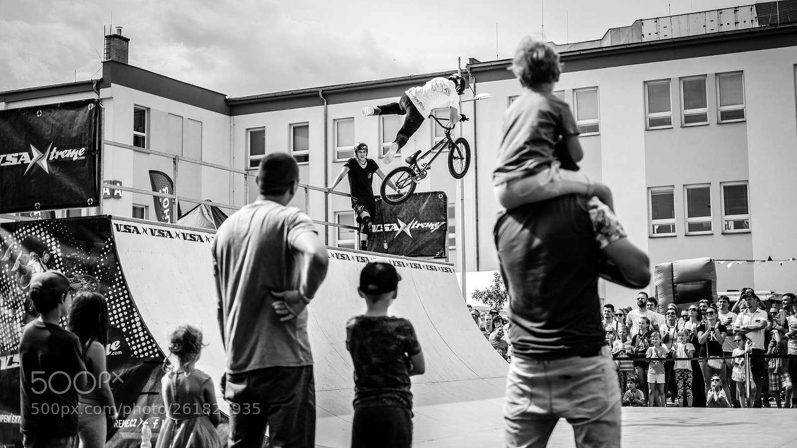 Fujifilm X-T2 sample photo. Jump photography