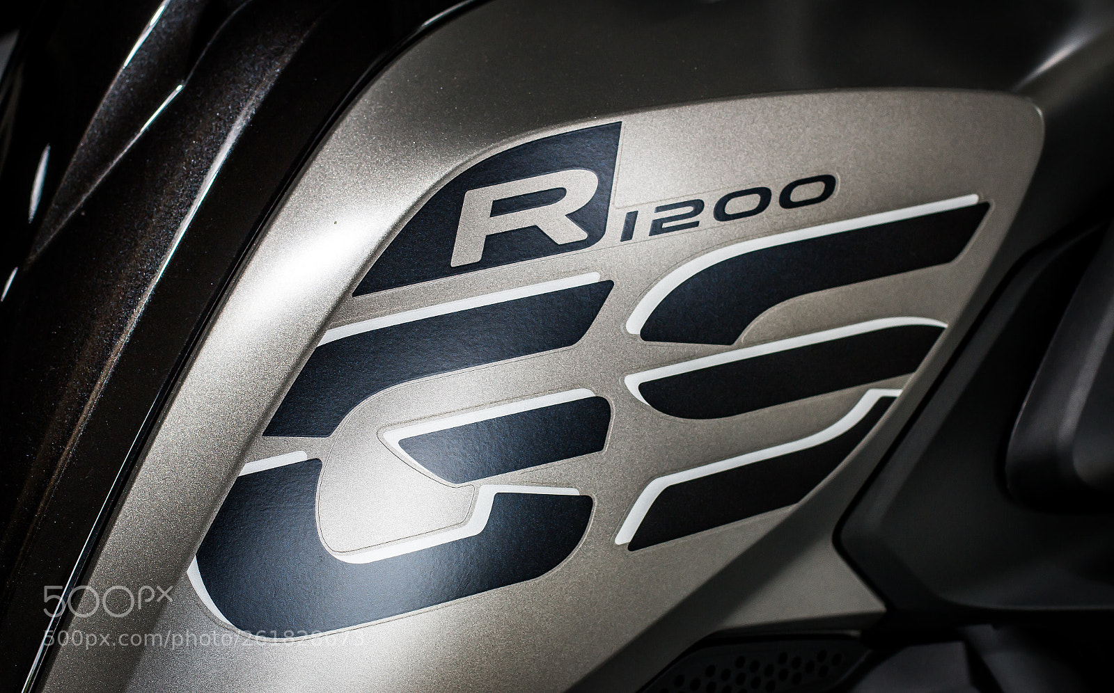 Canon EOS 70D sample photo. A modern sports bike photography