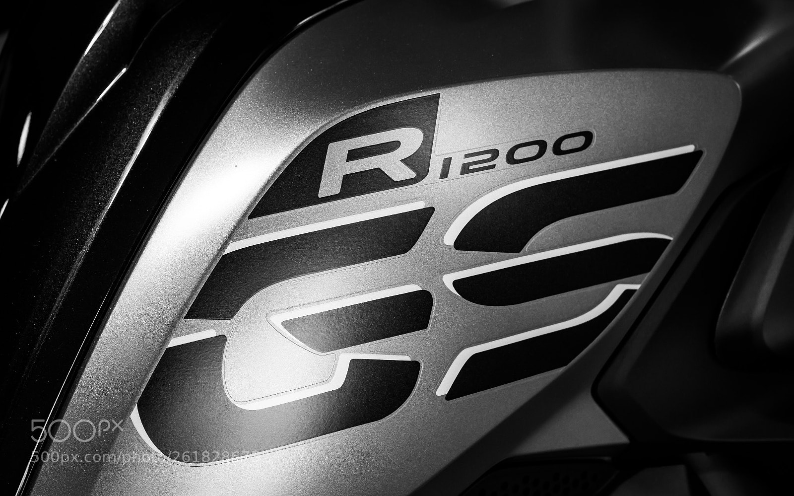 Canon EOS 70D sample photo. A modern sports bike photography