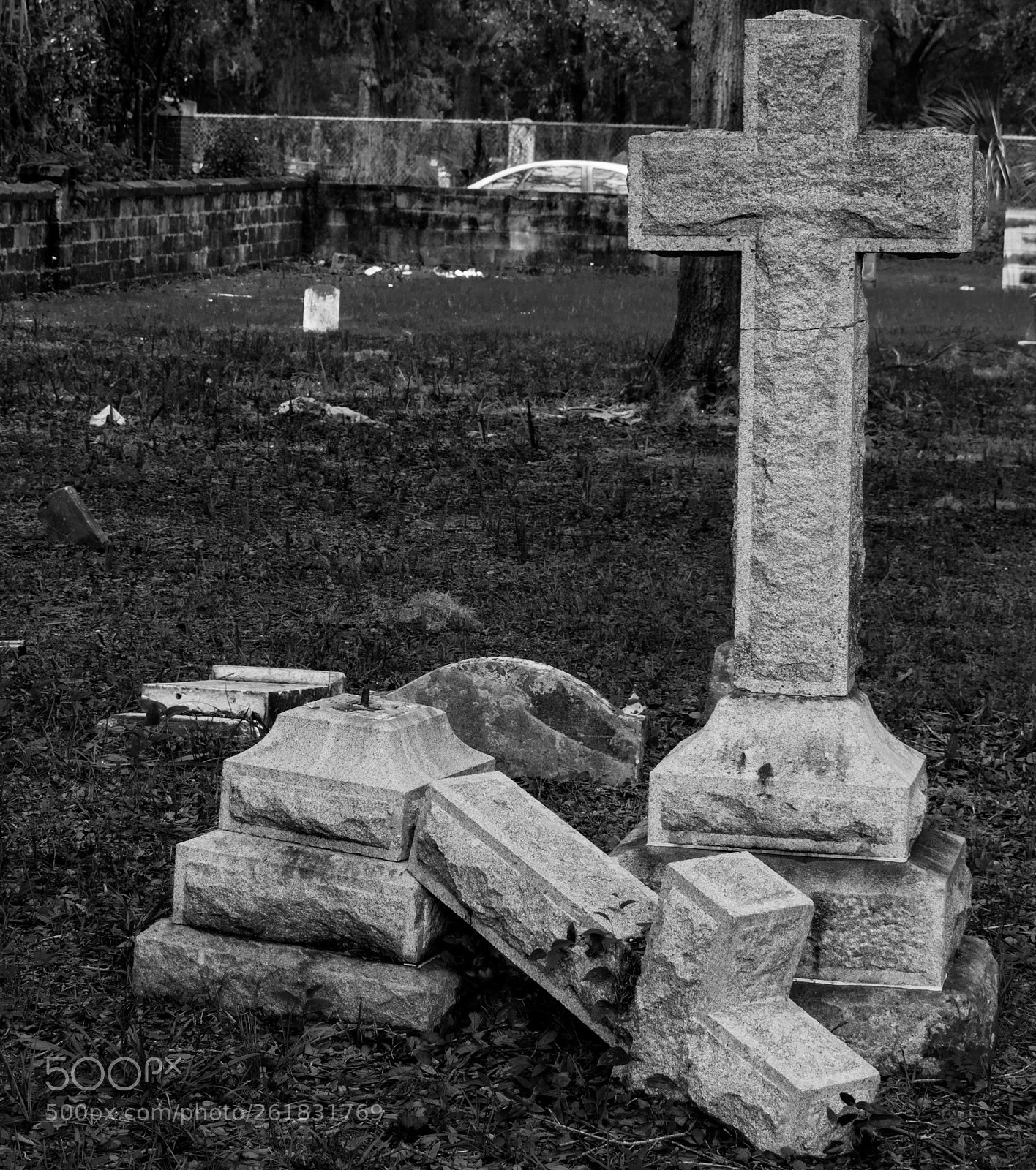 Nikon D5500 sample photo. Crumbling cemetery photography