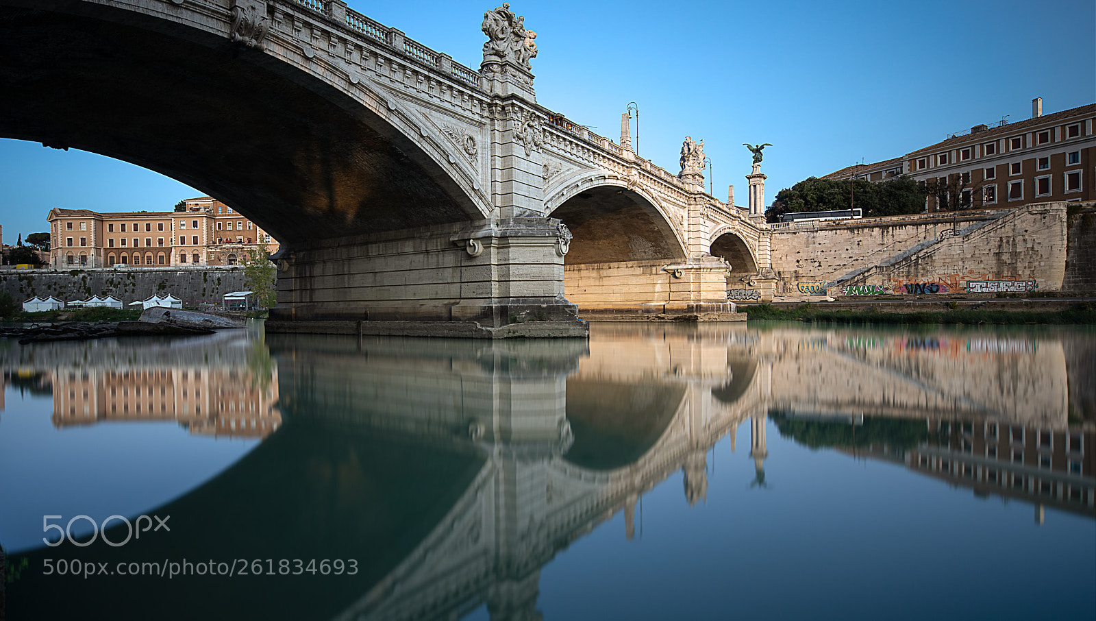Canon EOS 5D Mark IV sample photo. Along the tiber, rome photography