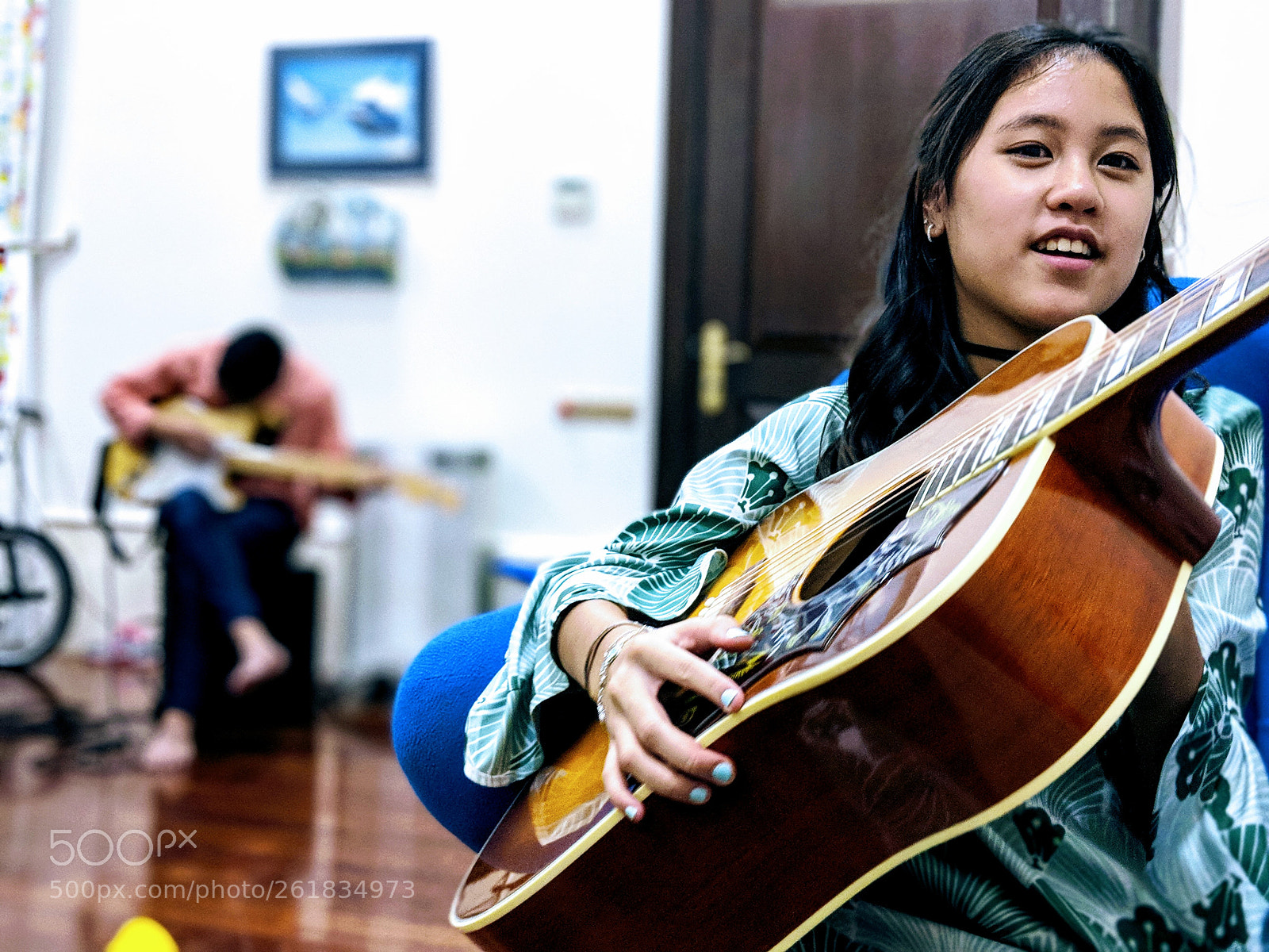 Google Pixel 2 sample photo. Guitar girl - in photography