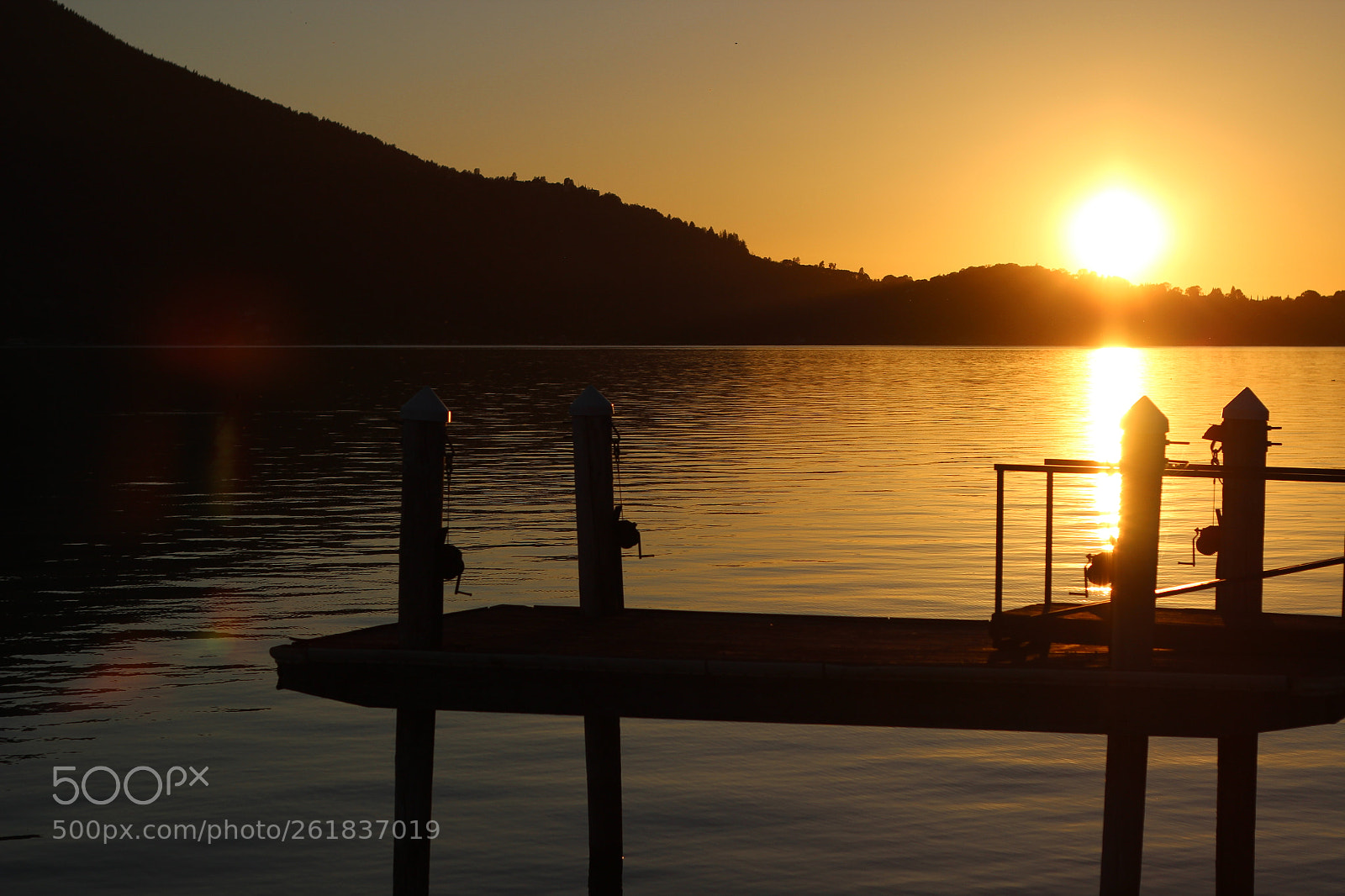 Canon EOS 600D (Rebel EOS T3i / EOS Kiss X5) sample photo. Yellow sunset over clearlake photography
