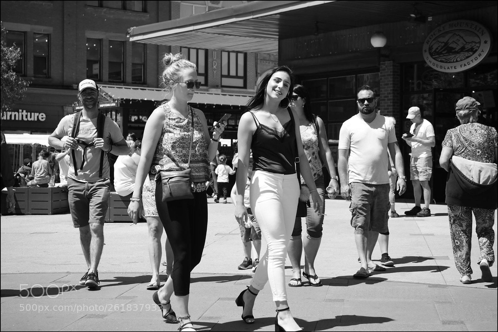 AF Zoom-Nikkor 28-70mm f/3.5-4.5D sample photo. Street scene () photography