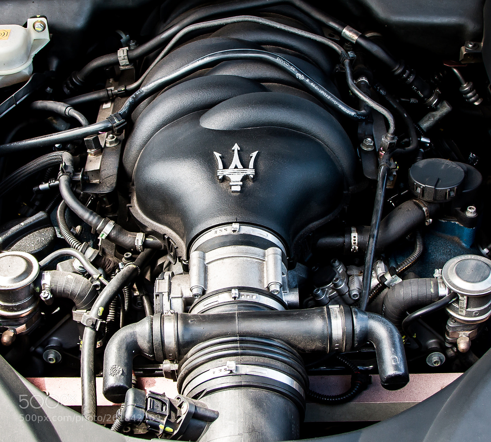 Canon EOS 70D sample photo. Maserati quattroporte engine photography