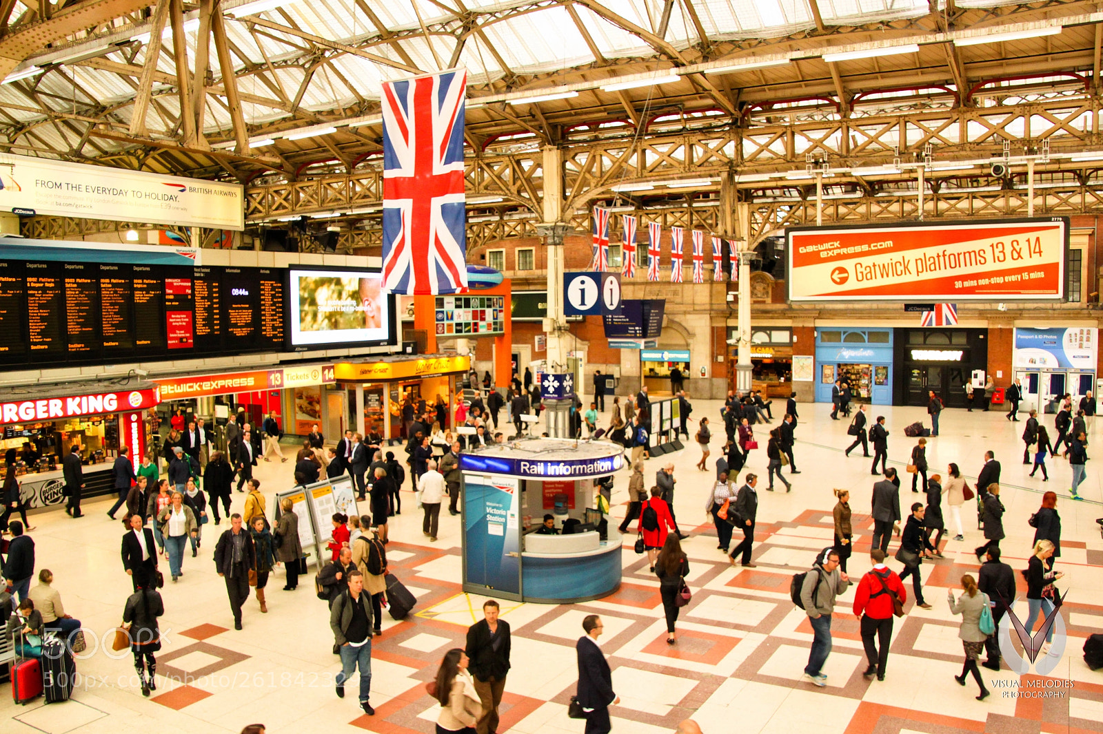 Canon EOS 500D (EOS Rebel T1i / EOS Kiss X3) sample photo. Victoria station photography