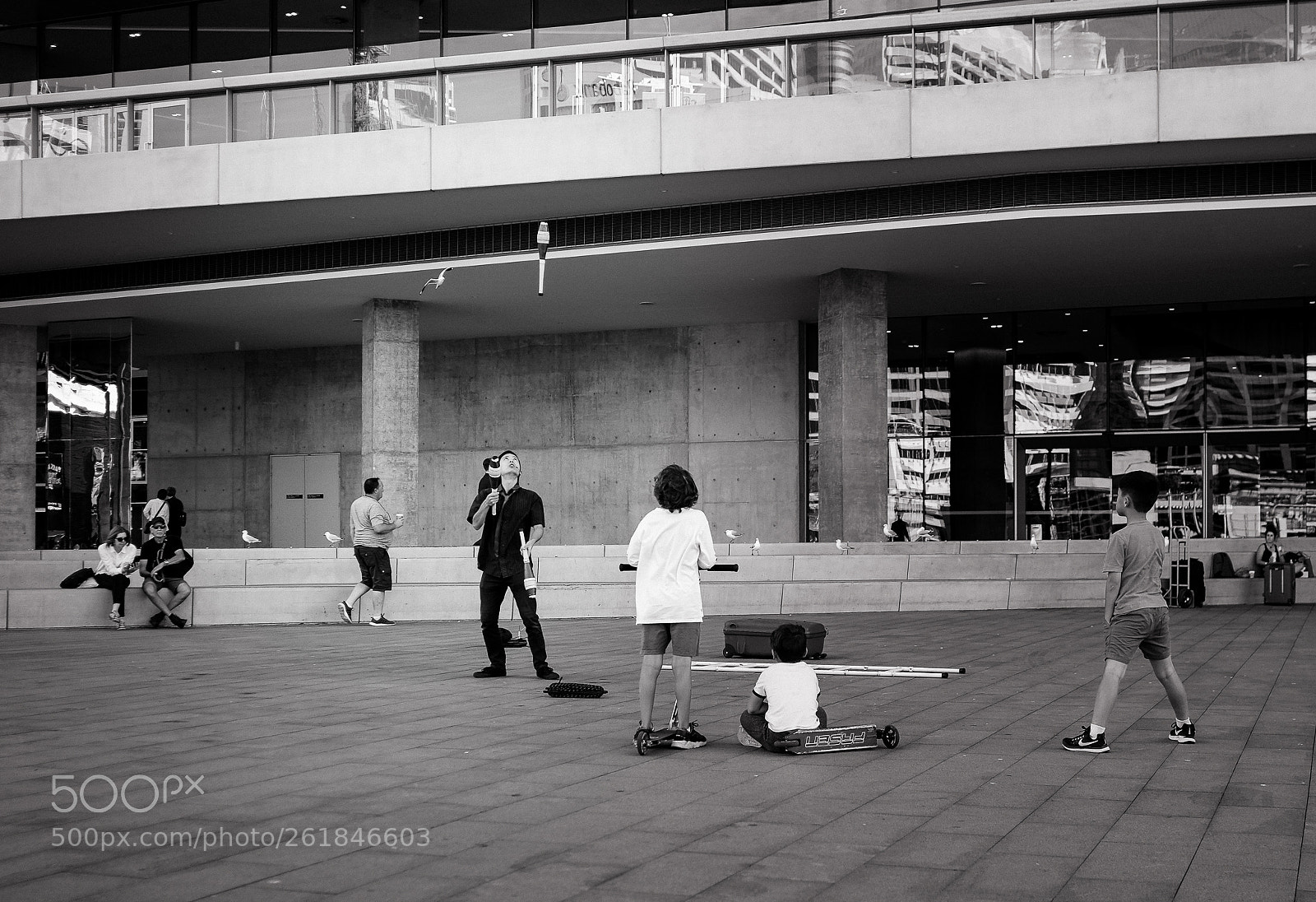 Fujifilm X-T2 sample photo. The juggler and the photography