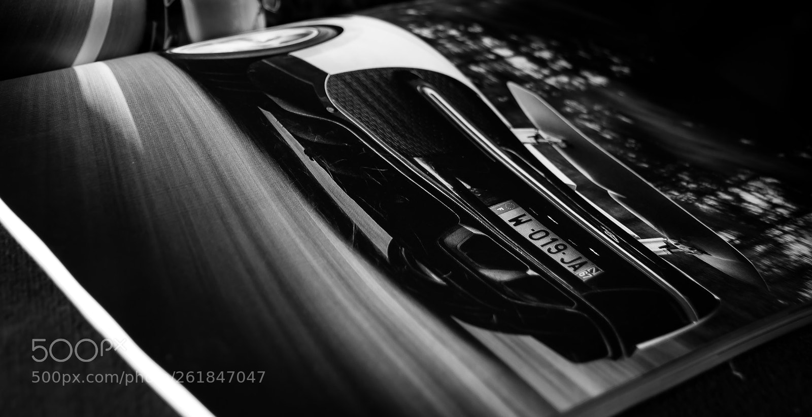 Canon EOS 70D sample photo. An automotive magazine photography