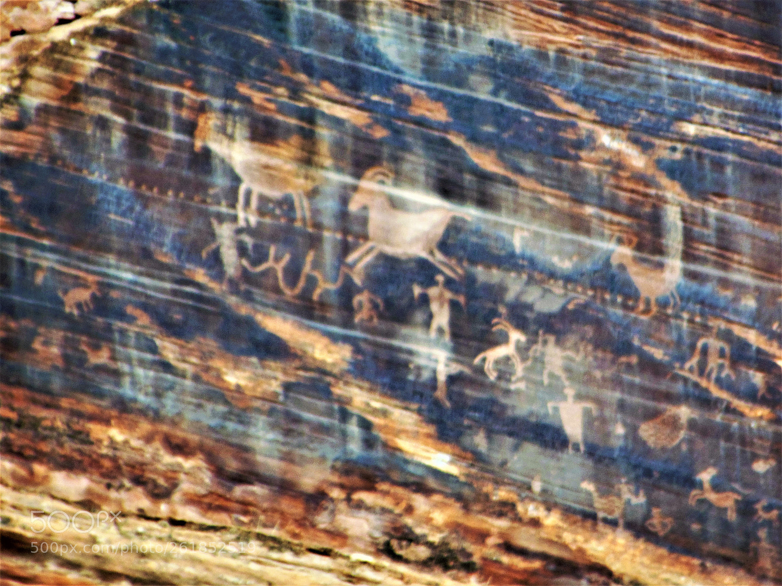Nikon COOLPIX S9200 sample photo. Petroglyphs on the walls photography