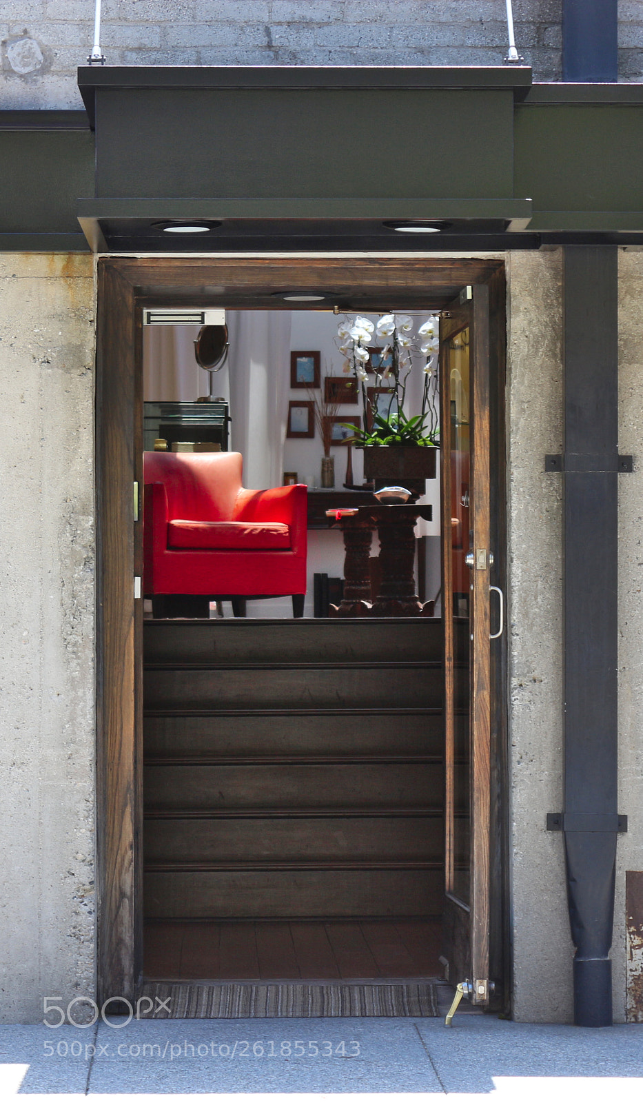 Canon EOS 650D (EOS Rebel T4i / EOS Kiss X6i) sample photo. Chair in doorway photography