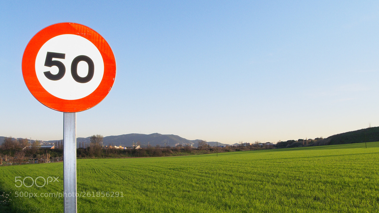 Leica D-LUX 5 sample photo. Speed limit photography