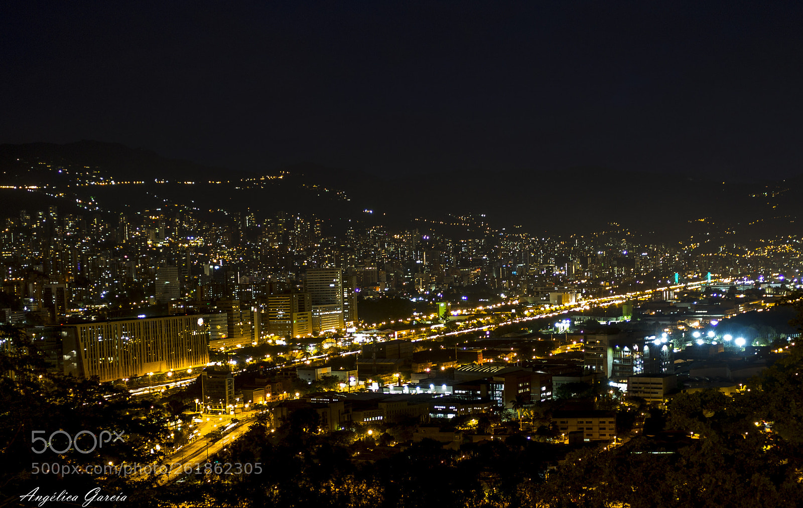 Olympus PEN E-PL6 sample photo. Medellin at night photography