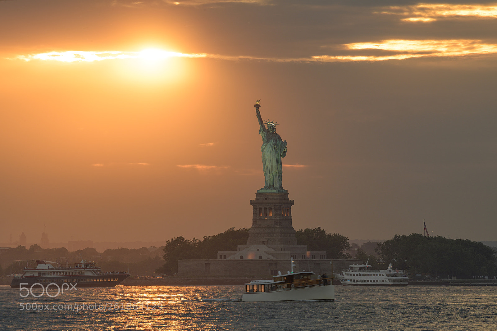 Nikon D850 sample photo. Statue of liberty spotlight photography