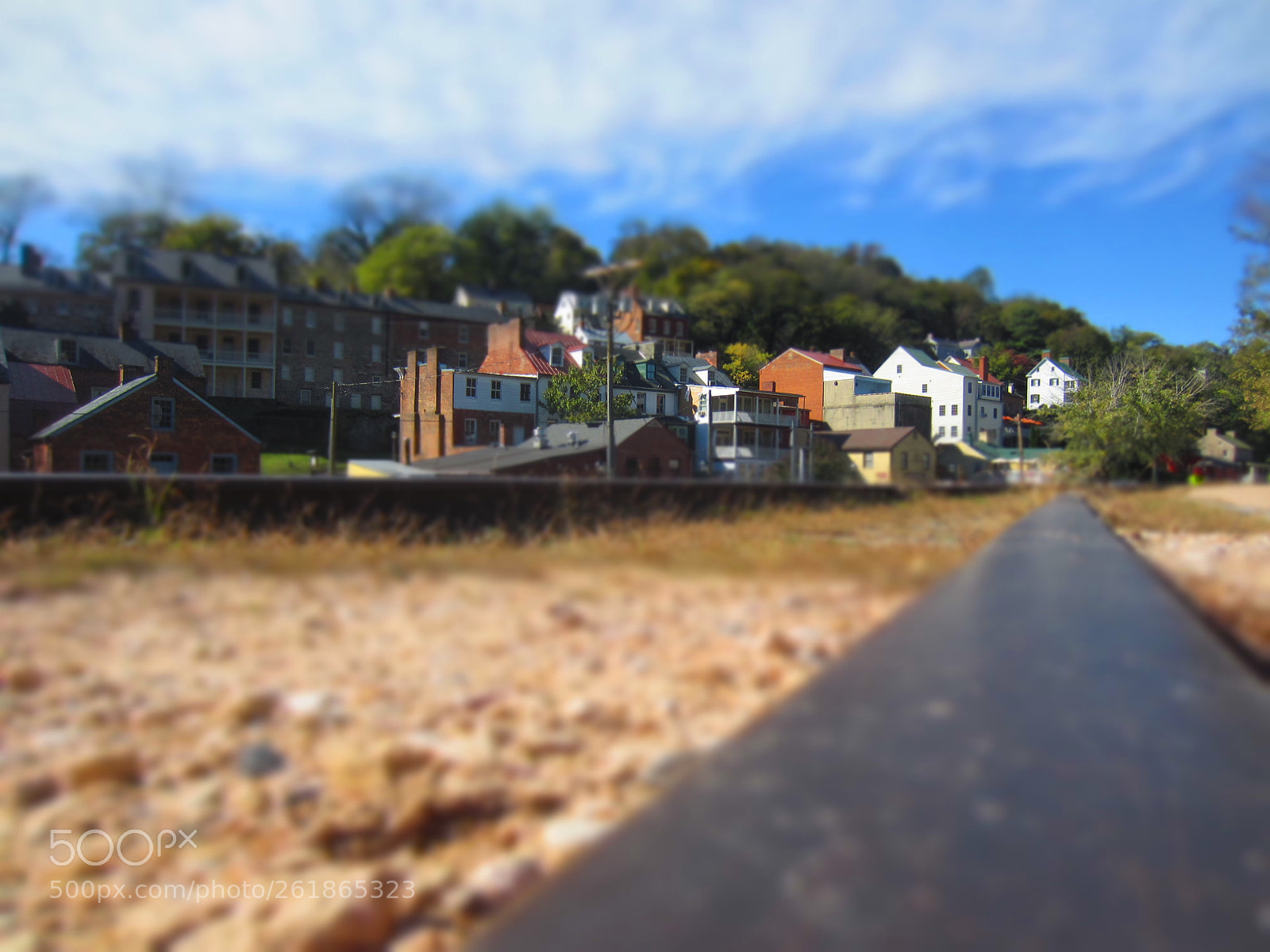 Canon PowerShot ELPH 300 HS (IXUS 220 HS / IXY 410F) sample photo. Dream town photography