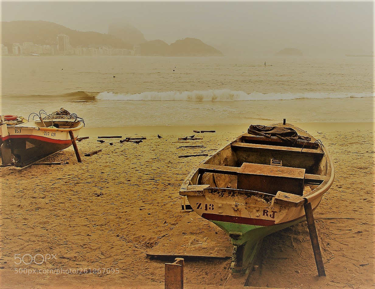 Canon EOS 1200D (EOS Rebel T5 / EOS Kiss X70 / EOS Hi) sample photo. Praia de copacabana photography