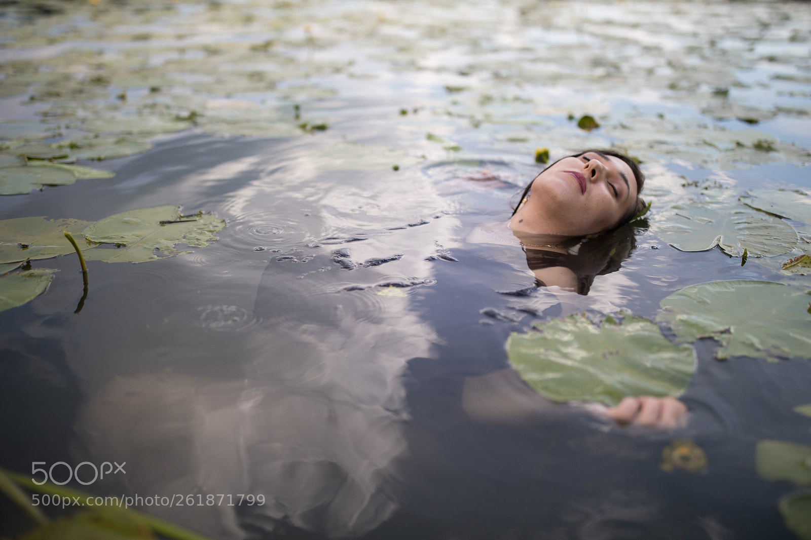 Canon EOS 5D Mark IV sample photo. Relaxing in the water photography