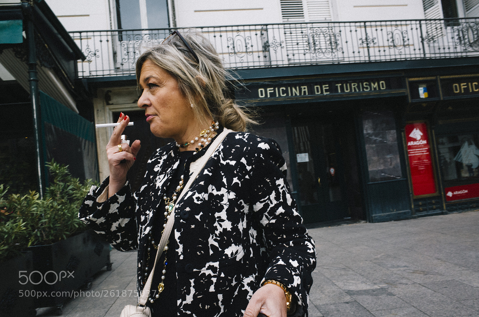 Ricoh GR II sample photo. Smoking woman #17 photography