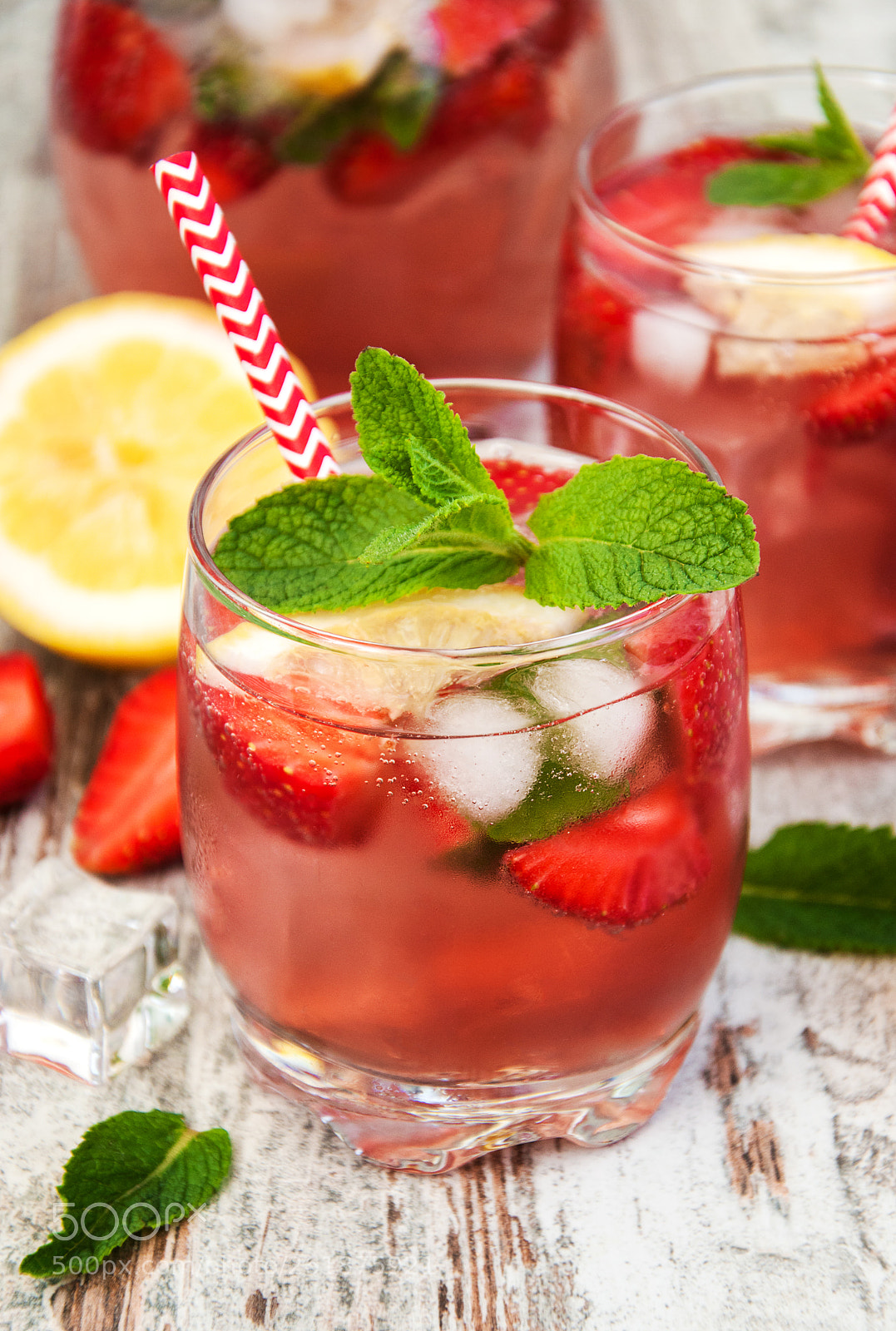 Nikon D90 sample photo. Lemonade with srtawberries photography