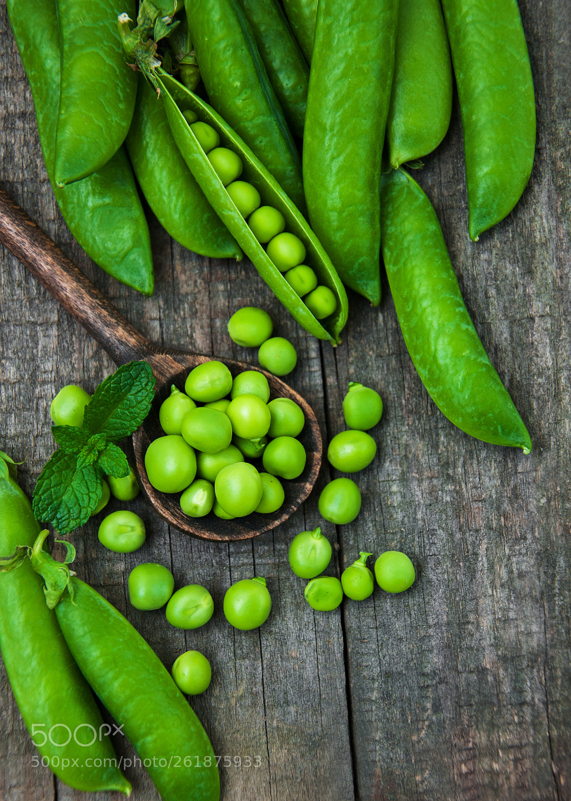 Nikon D90 sample photo. Green peas on a photography