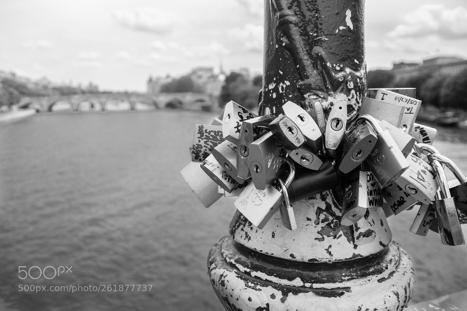 Canon EOS 1300D (EOS Rebel T6 / EOS Kiss X80) sample photo. Padlocks photography