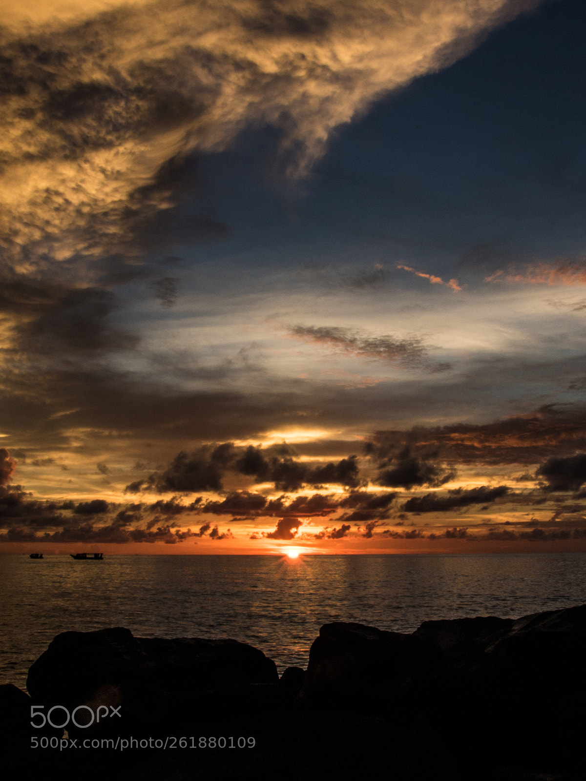 Canon EOS 750D (EOS Rebel T6i / EOS Kiss X8i) sample photo. Clouds drawing the sky photography